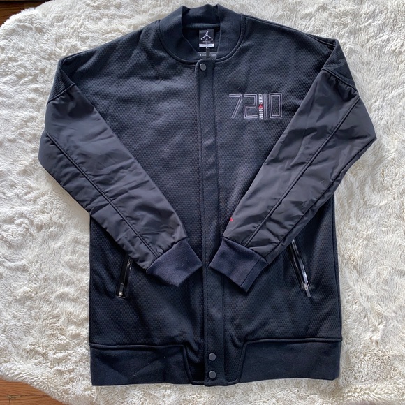 🦖JORDAN THERMA FIT JACKET